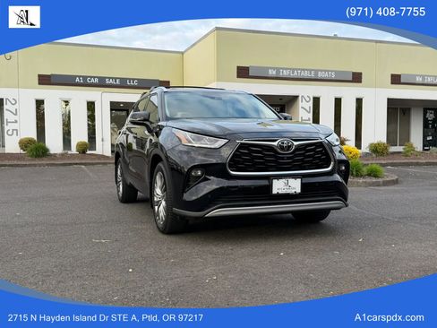 Used 2021 Toyota Highlander Platinum AWD/4WD image 2
