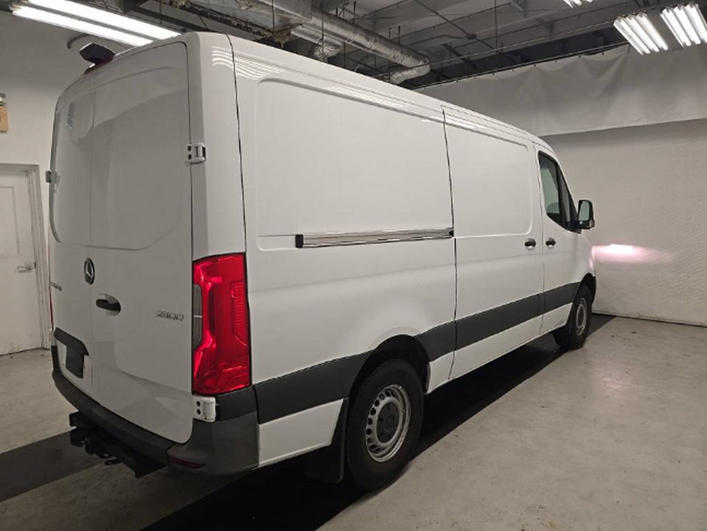 Used 2023 Mercedes-Benz Sprinter 2500 w/ Acoustic Package image 4