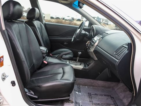 Used 2004 Nissan Altima 3.5 SE w/ Leather Pkg image 16