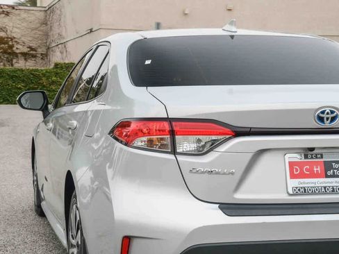 Used 2021 Toyota Corolla LE w/ Carpet Mat Package (TMS) FWD image 6