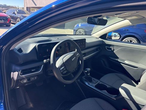 Used 2025 Kia K4 LXS image 12