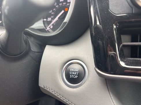 Used 2021 Toyota Highlander XLE image 15