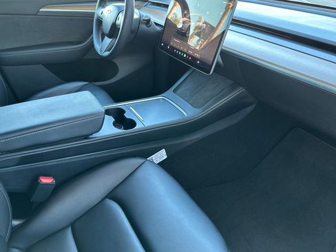 Used 2025 Tesla Model Y Long Range image 17
