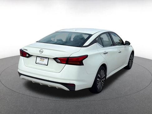 Used 2025 Nissan Altima 2.5 SV FWD image 12