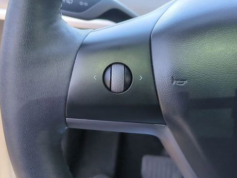 Used 2023 Tesla Model Y Long Range AWD/4WD image 12