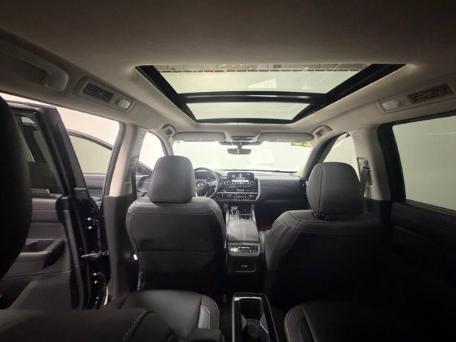 Used 2025 Nissan Pathfinder SL w/ SL Premium Package AWD/4WD image 27