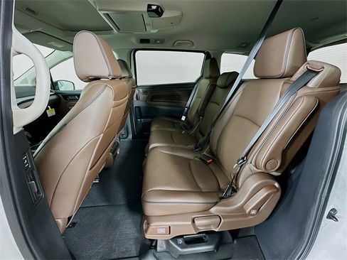 Certified 2026 Honda Odyssey Touring image 31