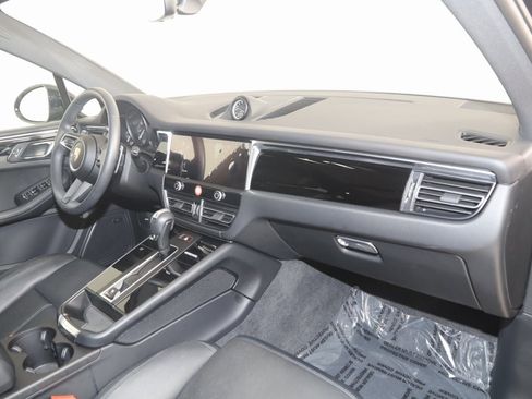 Used 2025 Porsche Macan image 51