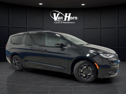 Used 2024 Chrysler Pacifica Premium