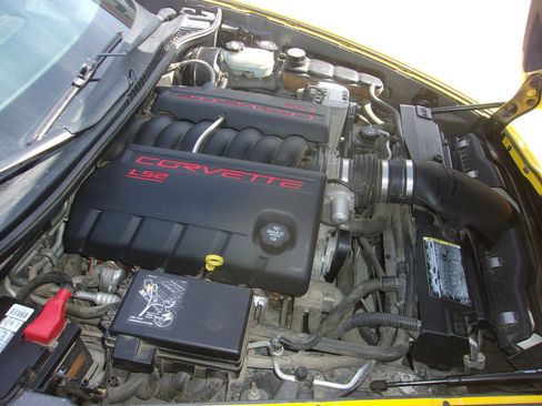 Used 2006 Chevrolet Corvette Coupe w/ Preferred Equipment Group RWD image 16