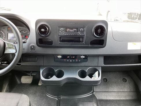 Used 2022 Mercedes-Benz Sprinter 2500 image 24