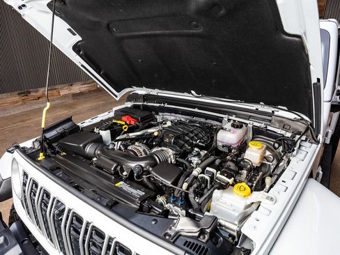 Used 2025 Jeep Wrangler Unlimited Sahara AWD/4WD image 39