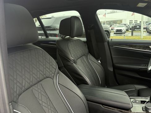 Used 2020 BMW 530i xDrive w/ Premium Package image 33