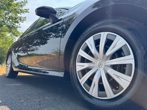 Used 2019 Toyota Camry LE FWD image 40