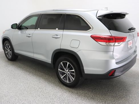 Used 2019 Toyota Highlander XLE FWD image 9