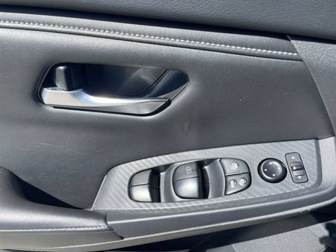 Used 2024 Nissan Sentra SV FWD image 21