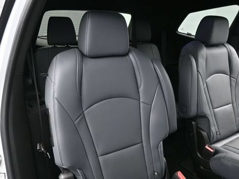 Used 2024 Buick Enclave Premium FWD image 19