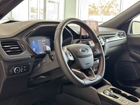 Used 2023 Ford Escape ST-Line Select AWD/4WD image 15