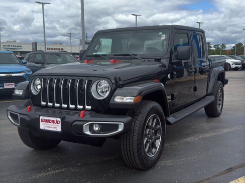 Used 2021 Jeep Gladiator Overland AWD/4WD image 2