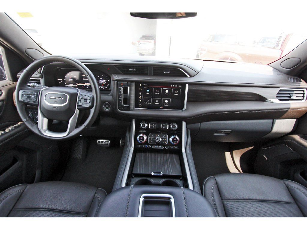 Used 2023 GMC Yukon Denali AWD/4WD image 9