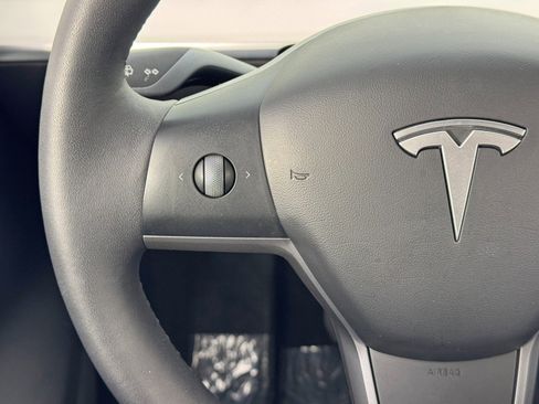 Used 2021 Tesla Model Y Long Range image 19