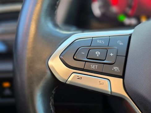 Used 2024 Volkswagen Atlas SEL Premium R-Line image 31