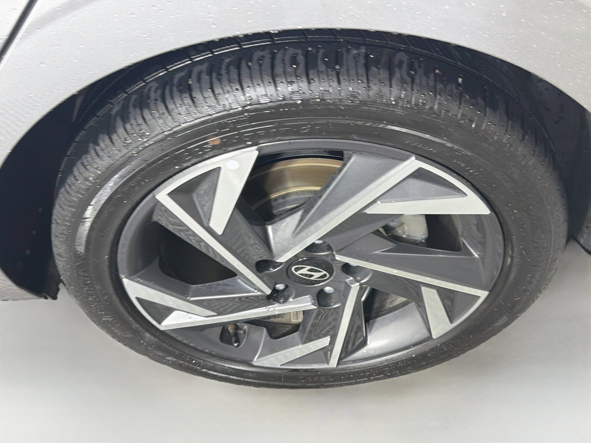 Used 2025 Hyundai Elantra Limited FWD image 11