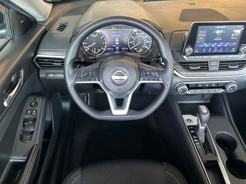 Used 2025 Nissan Altima 2.5 SV FWD image 14
