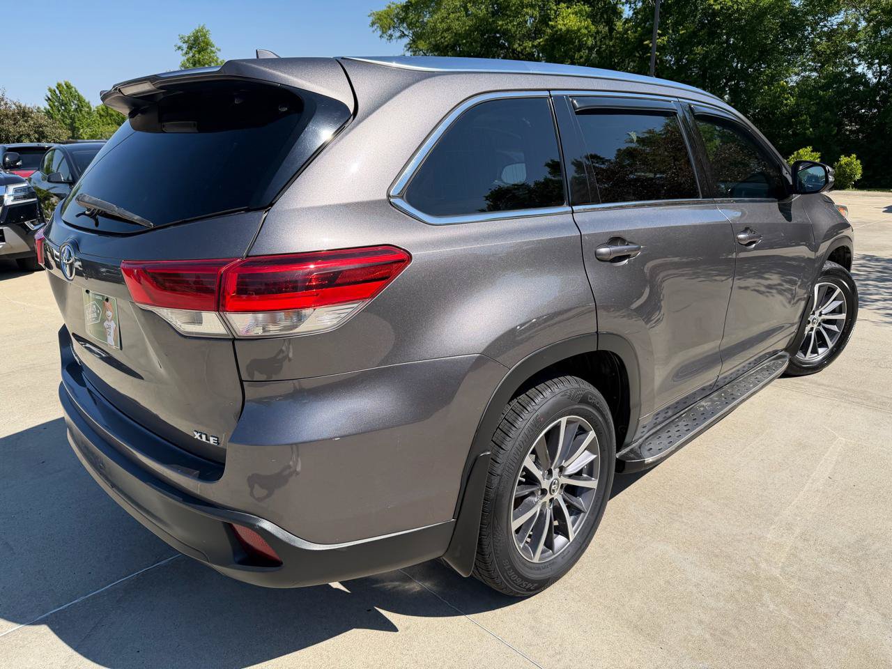 Used 2017 Toyota Highlander XLE FWD image 5