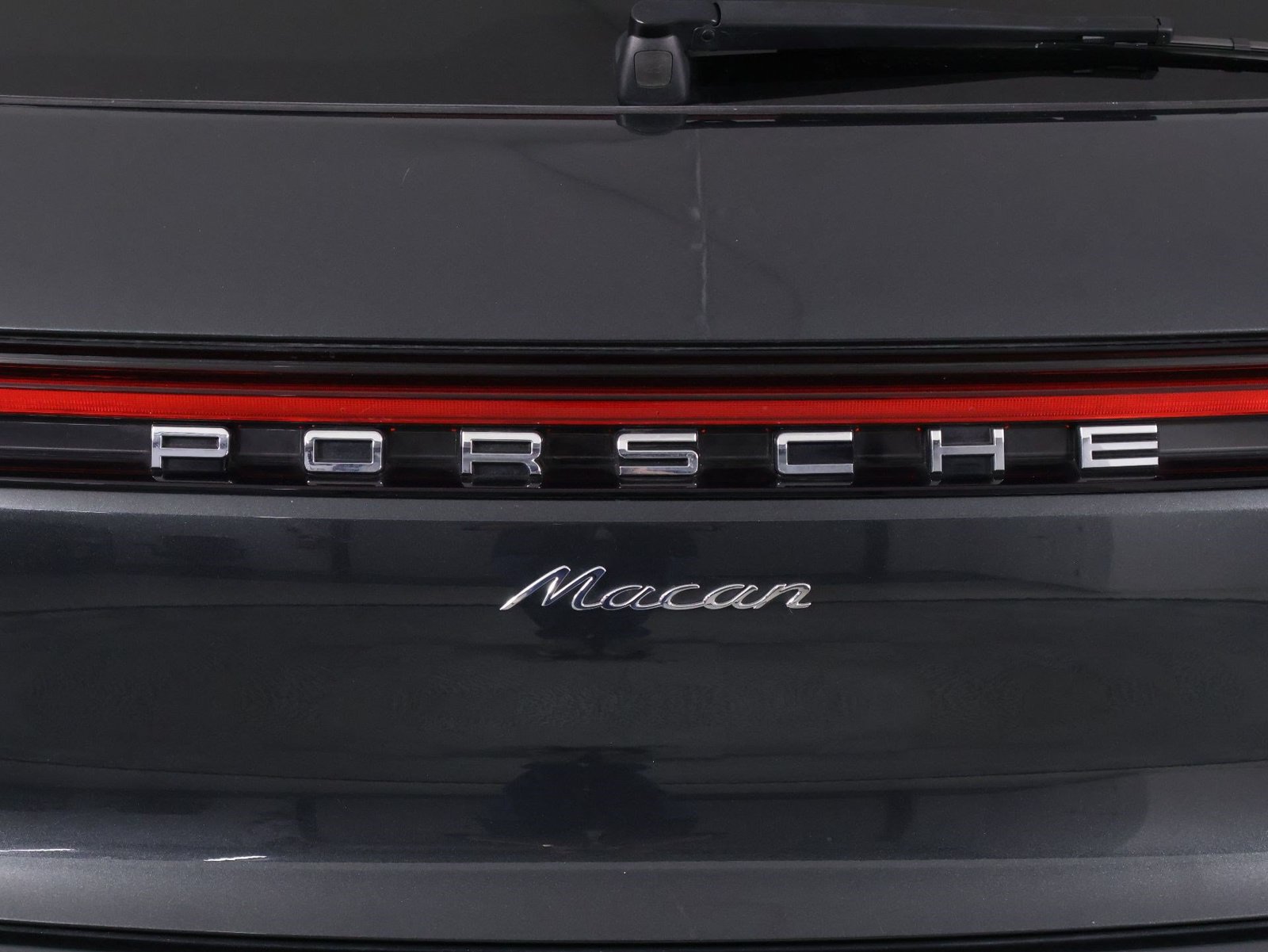 Certified 2024 Porsche Macan AWD/4WD image 22