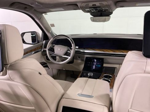 Used 2025 Cadillac Escalade ESV Sport Platinum image 13