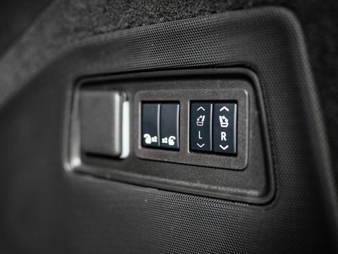 Used 2024 Cadillac Escalade Sport Platinum image 25