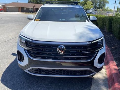 Used 2025 Volkswagen Atlas Cross Sport SE AWD/4WD image 13