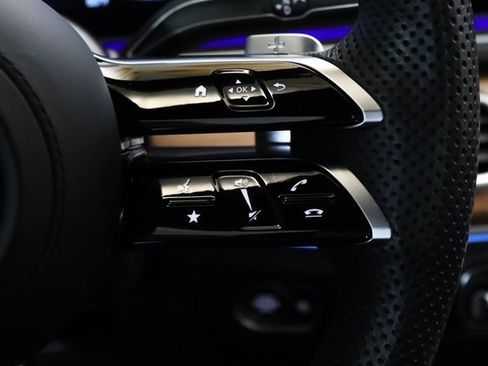 Used 2024 Mercedes-Benz GLS 580 4MATIC image 6