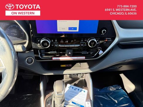 New 2025 Toyota Highlander Limited image 12