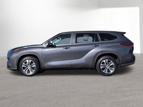 Used 2023 Toyota Highlander XLE image 9