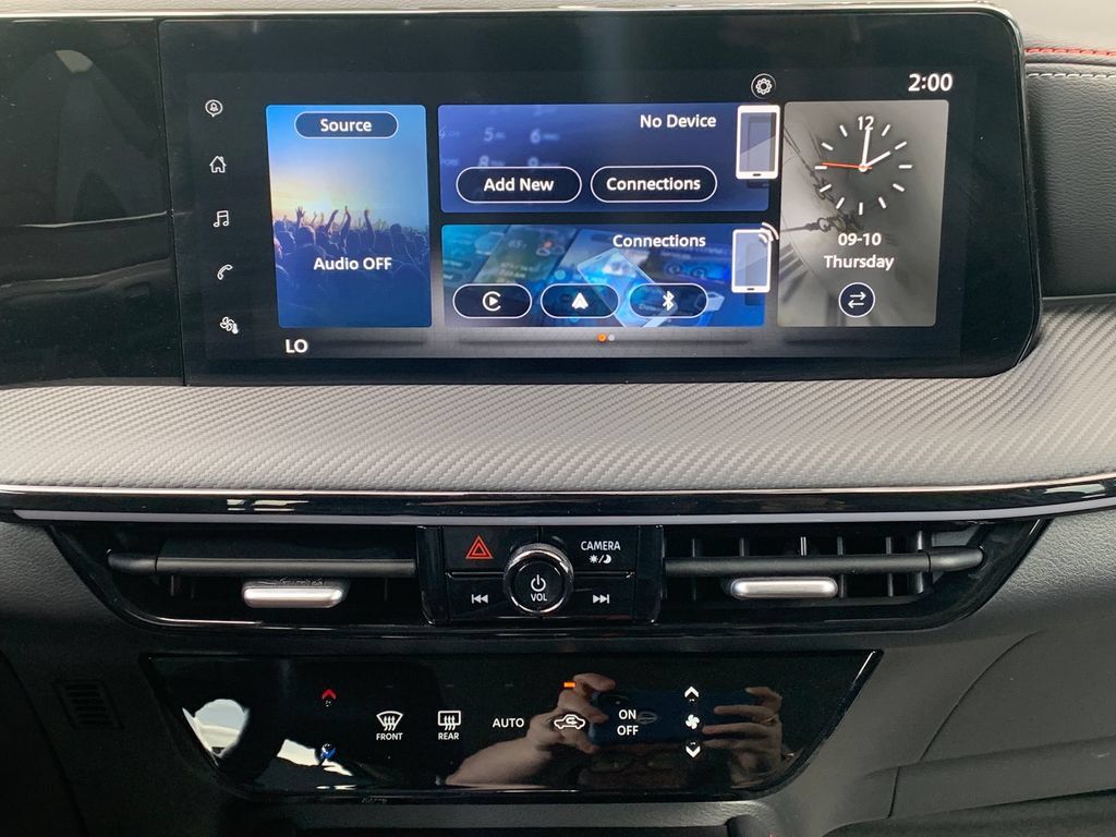 Used 2025 Nissan Kicks SR FWD image 15
