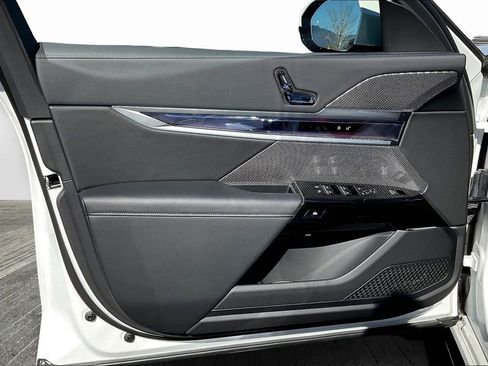 Used 2025 BMW 760i xDrive w/ Premium Package image 20