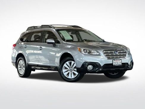 Used 2017 Subaru Outback 2.5i Premium image 2