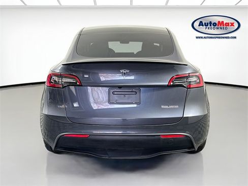 Used 2023 Tesla Model Y Performance image 8