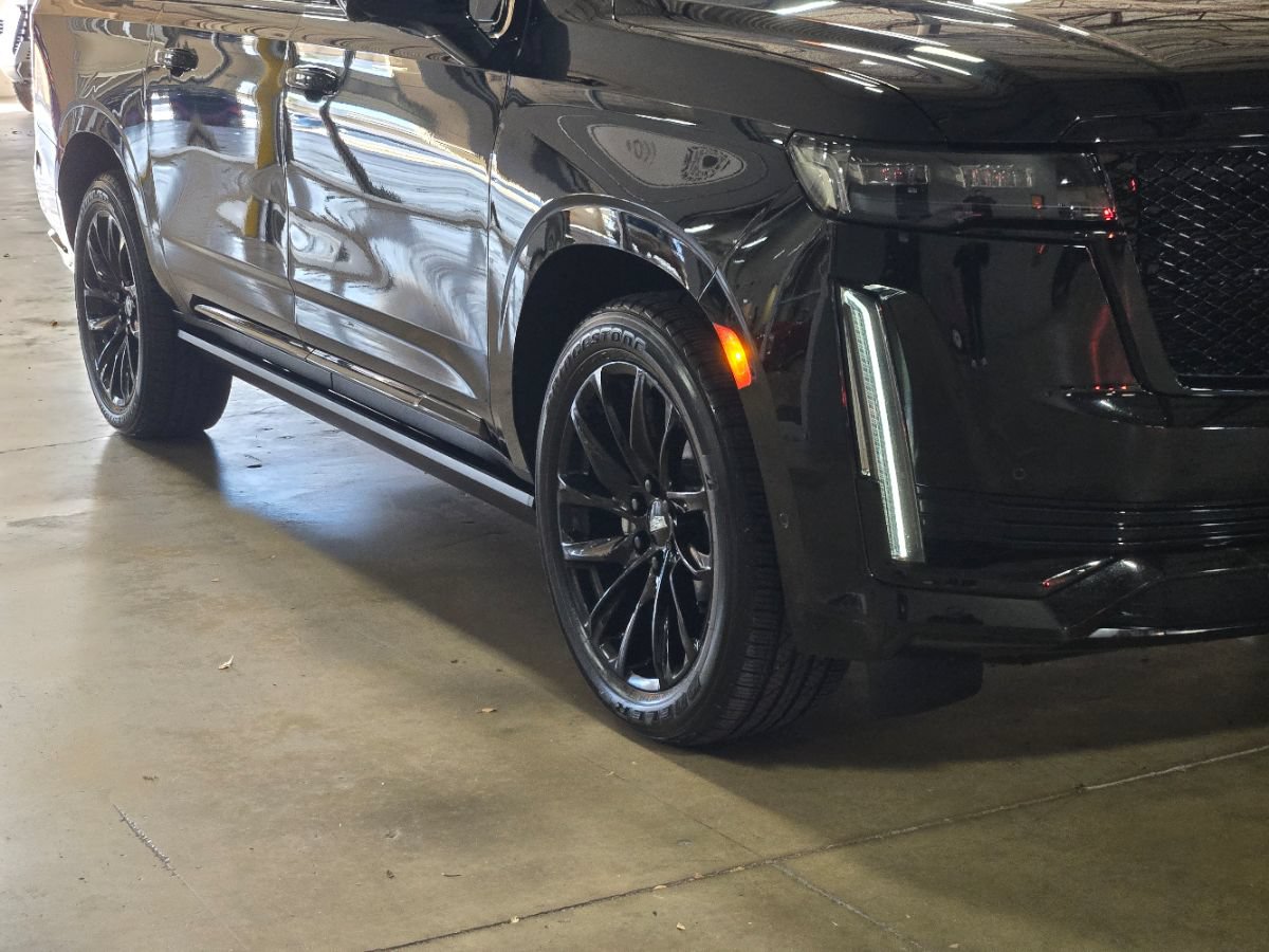 Used 2023 Cadillac Escalade ESV Sport w/ LPO, ONYX Package AWD/4WD image 14