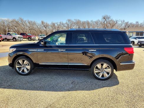 Used 2019 Lincoln Navigator Reserve image 2