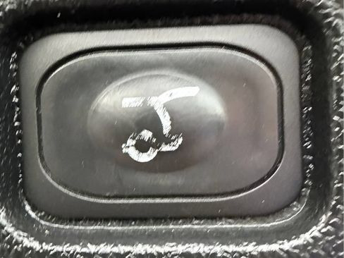 Used 2017 Ford Explorer XLT w/ Equipment Group 201A AWD/4WD image 19