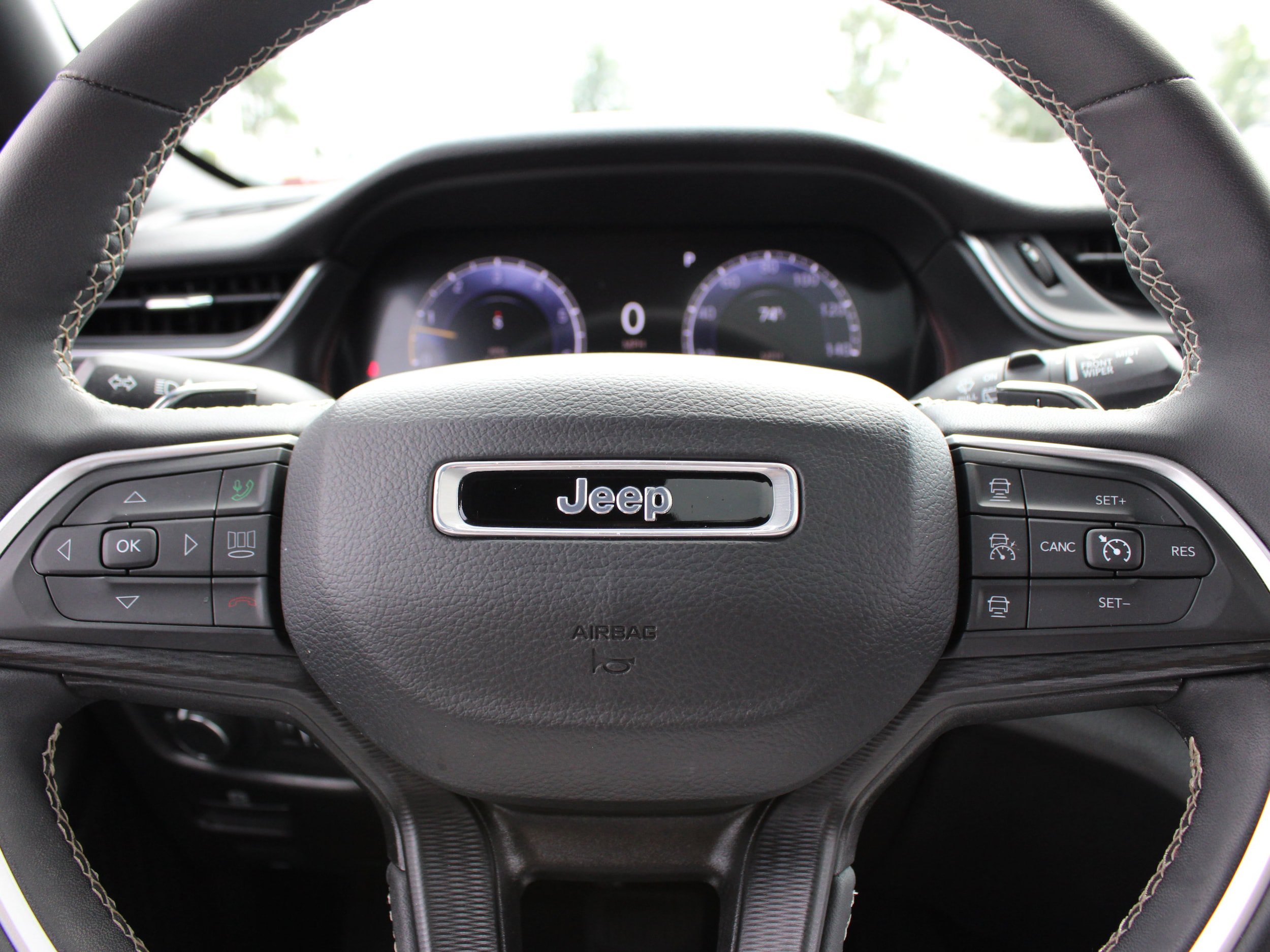 Used 2023 Jeep Grand Cherokee Altitude AWD/4WD image 17