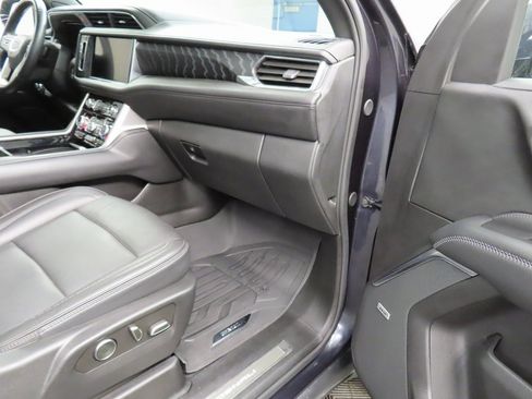 Used 2024 GMC Yukon XL Denali w/ Advanced Technology Package image 36