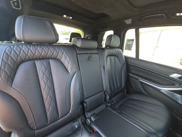Used 2021 BMW X7 M50i AWD/4WD image 18