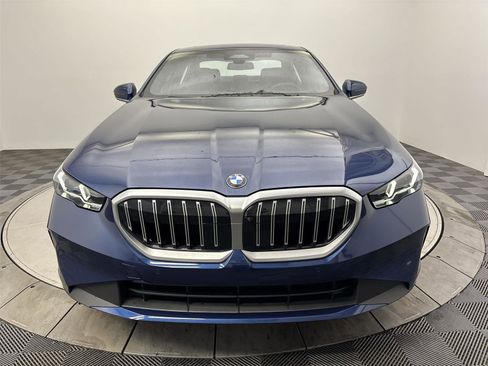 Used 2025 BMW 530i xDrive w/ Premium Package image 14