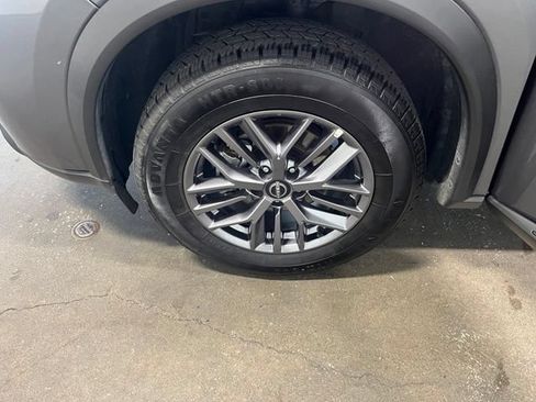 Used 2024 Nissan Rogue S AWD/4WD image 31