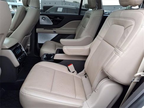 Used 2020 Lincoln Aviator Reserve w/ Equipment Group 201A image 9