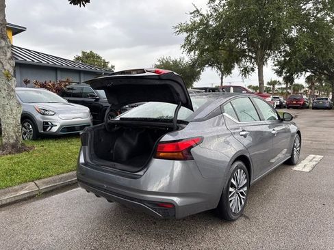 Used 2024 Nissan Altima 2.5 SV image 19